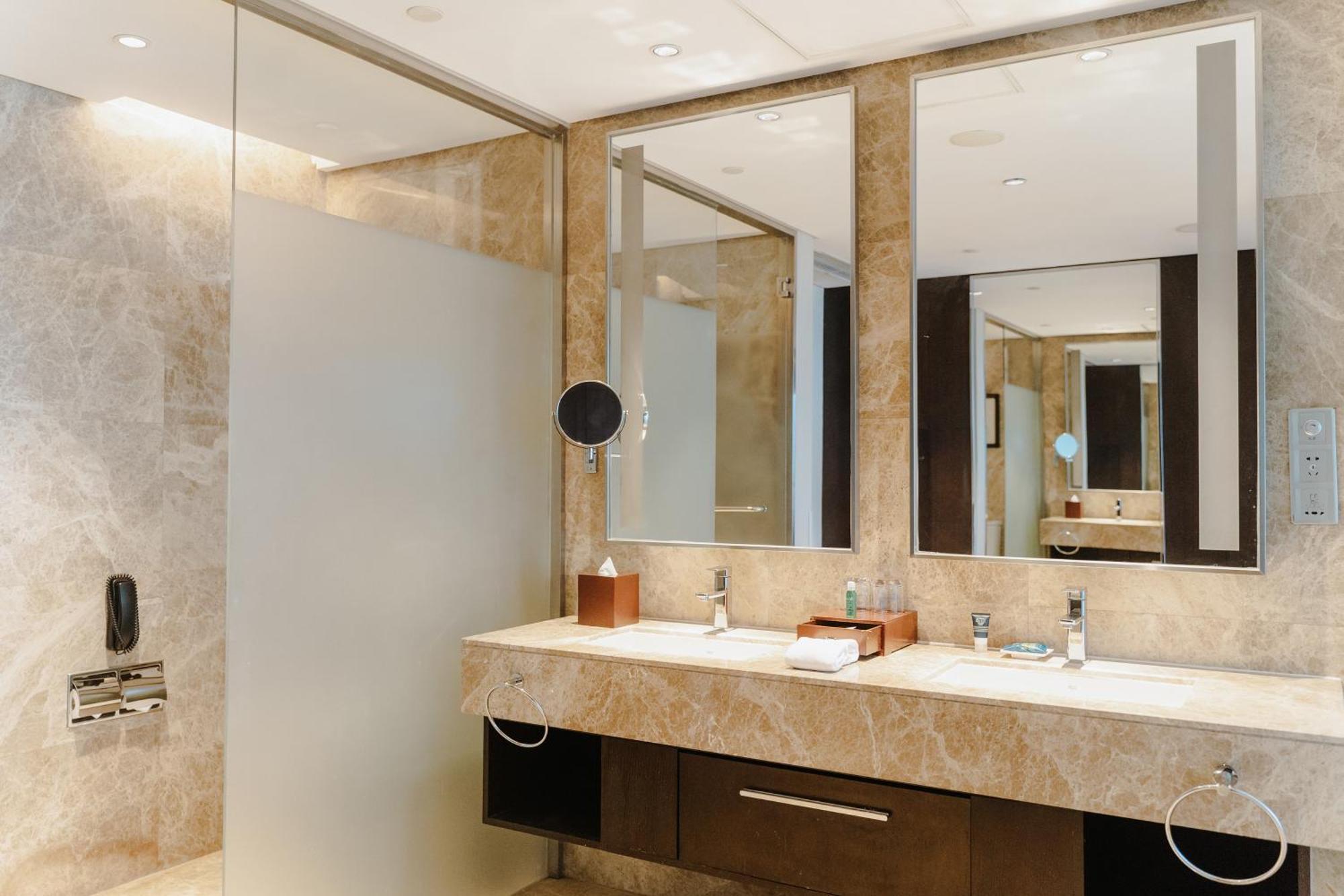 Four Points By Sheraton Qingdao, West Coast Экстерьер фото