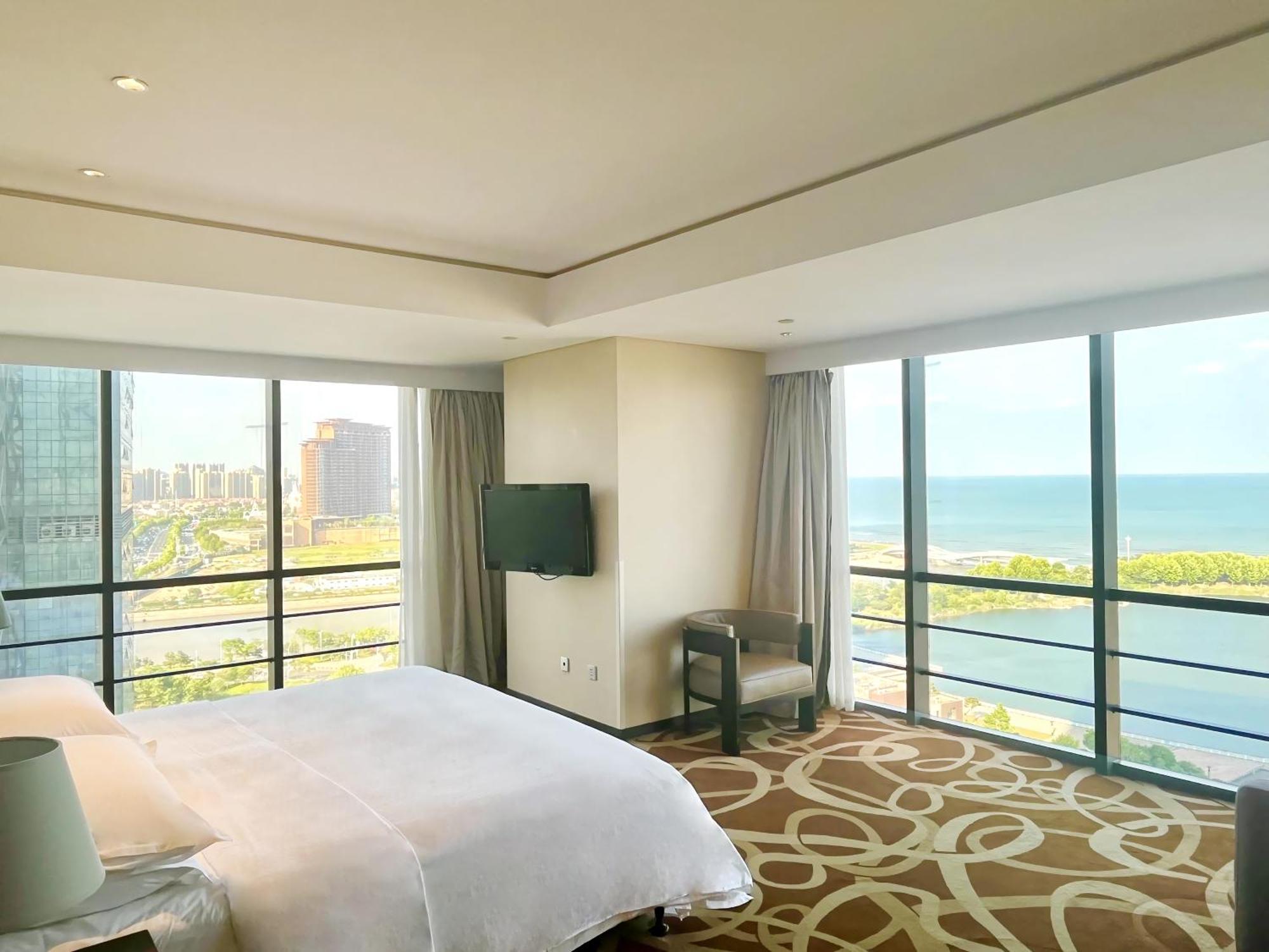 Four Points By Sheraton Qingdao, West Coast Экстерьер фото